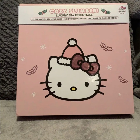 The Creme Shop x Hello Kitty Cozy Slumber‎ Luxury Spa Essentials Holiday Set - Picture 1 of 3
